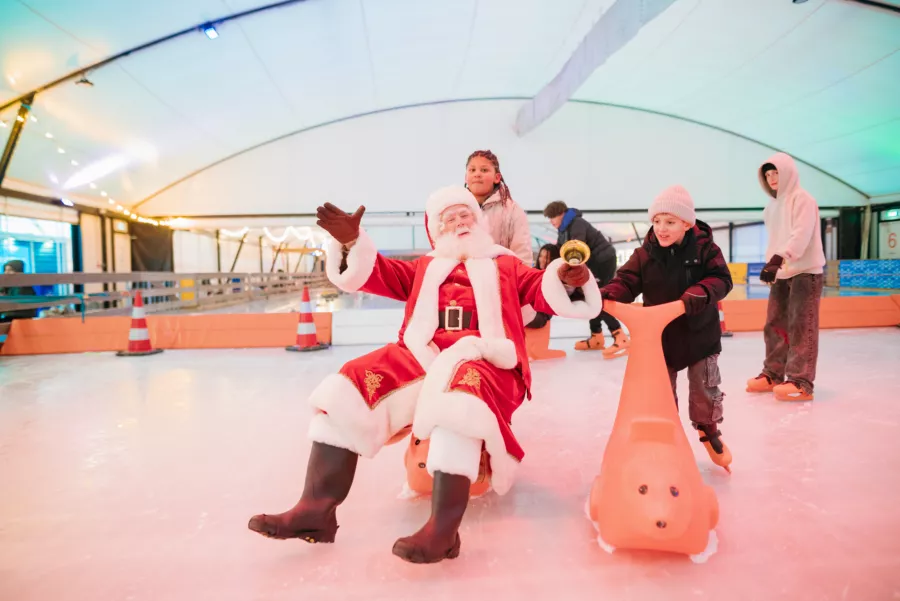 2024 13 12 Schaatsbaan Rotterdam Kerstman 66